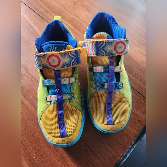 Kids NIKE Sneaker Size 2 Youth - Picture 1 of 7